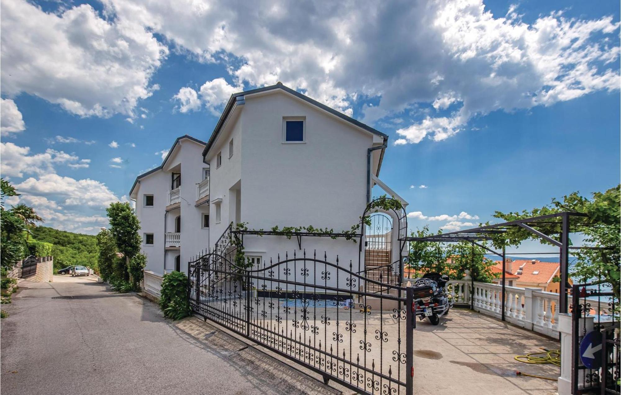 Nice Apartment In Crikvenica With Kitchen Экстерьер фото
